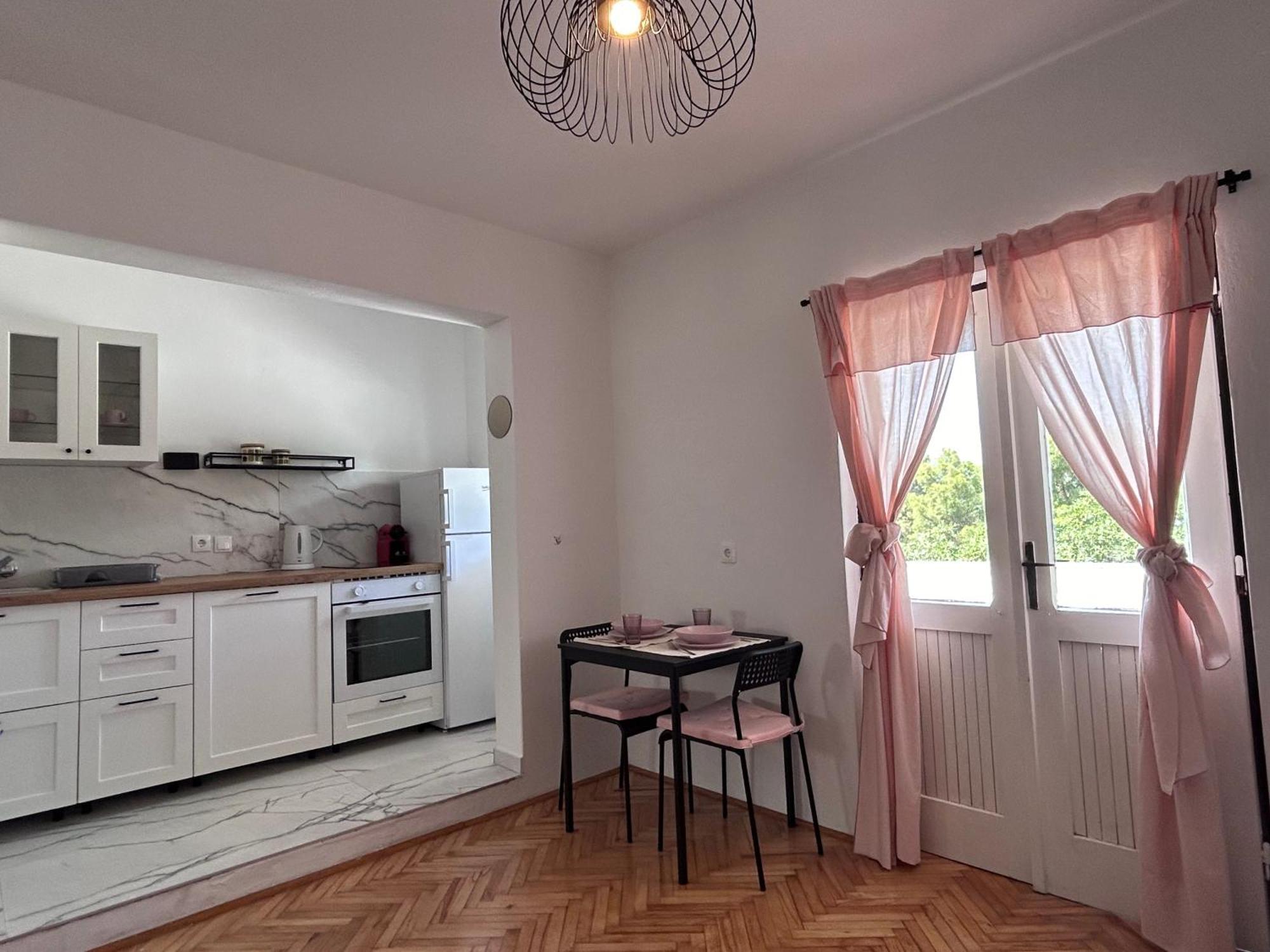 Apartment Lazaneo Seafront Apartments, Hvar
